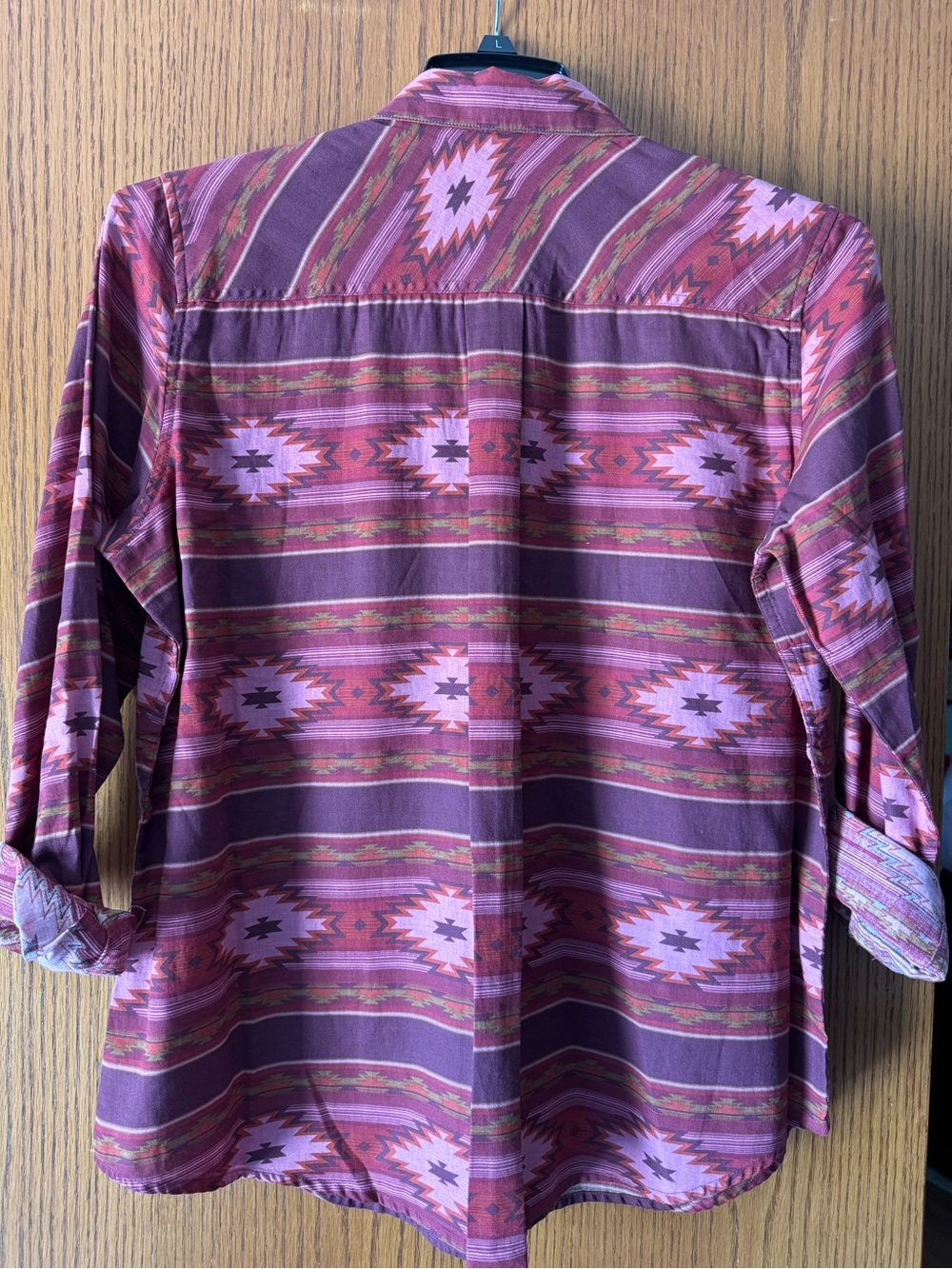 Ariat women’s Relaxed Fit Maroon & Pink Patterned Button-Up Shirt sz l - Picture 6 of 8
